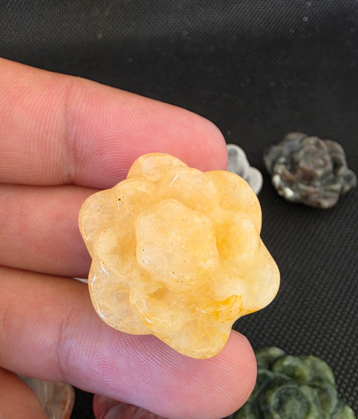 Hand-Carved Crystal Rose Flower Carvings – 2.7cm Mini Gemstone Blooms