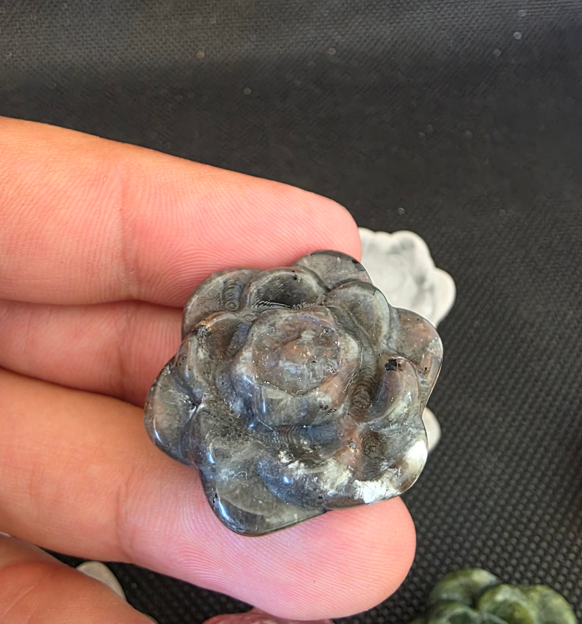 Hand-Carved Crystal Rose Flower Carvings – 2.7cm Mini Gemstone Blooms