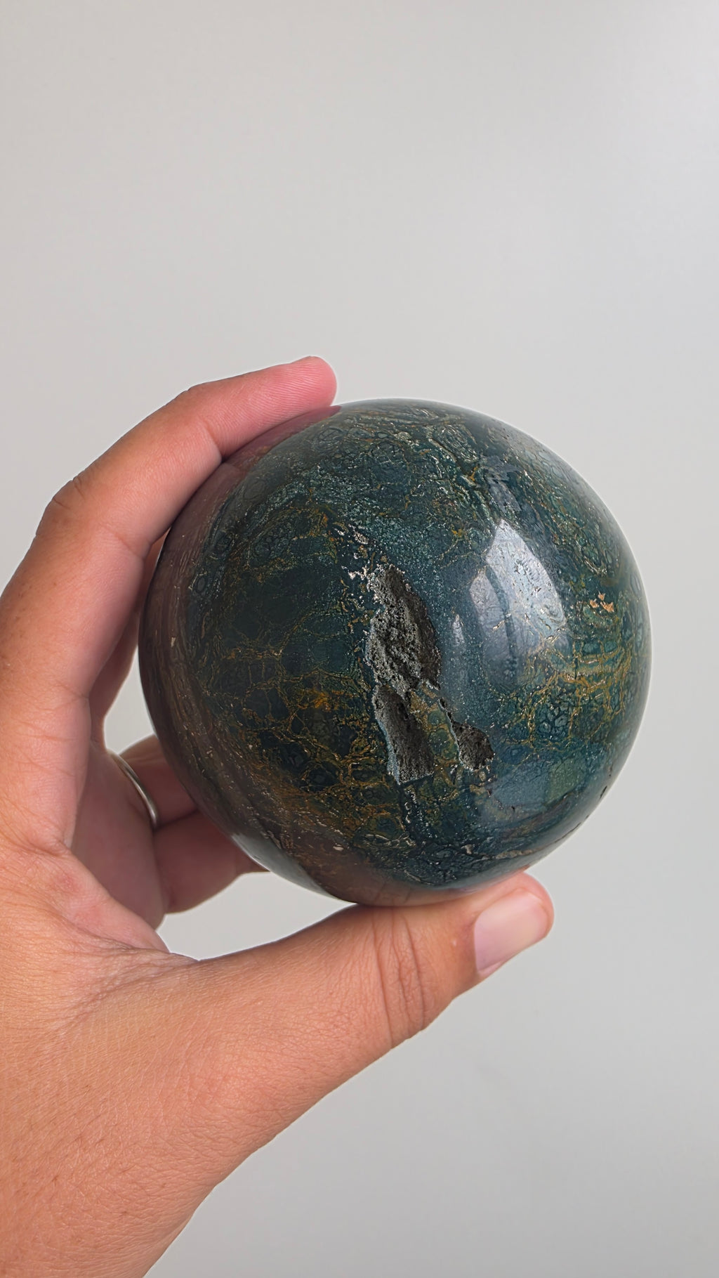 Large Ocean Jasper Sphere – Polished Deep Green & Earthy Ribbon Orbicular Stone (8.7cm, 1.04kg)